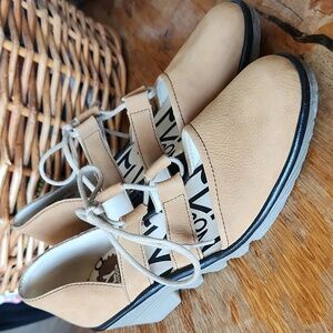 Fly London Phis‎ Tan Tie Front Wedge Shoes Sz 6.5 / 7